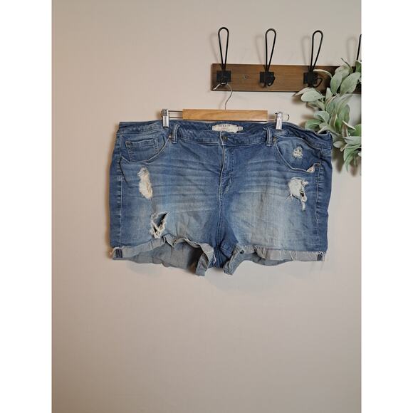 Torrid Women's Distressed Shorts Denim Sz W47 - Picture 1 of 6